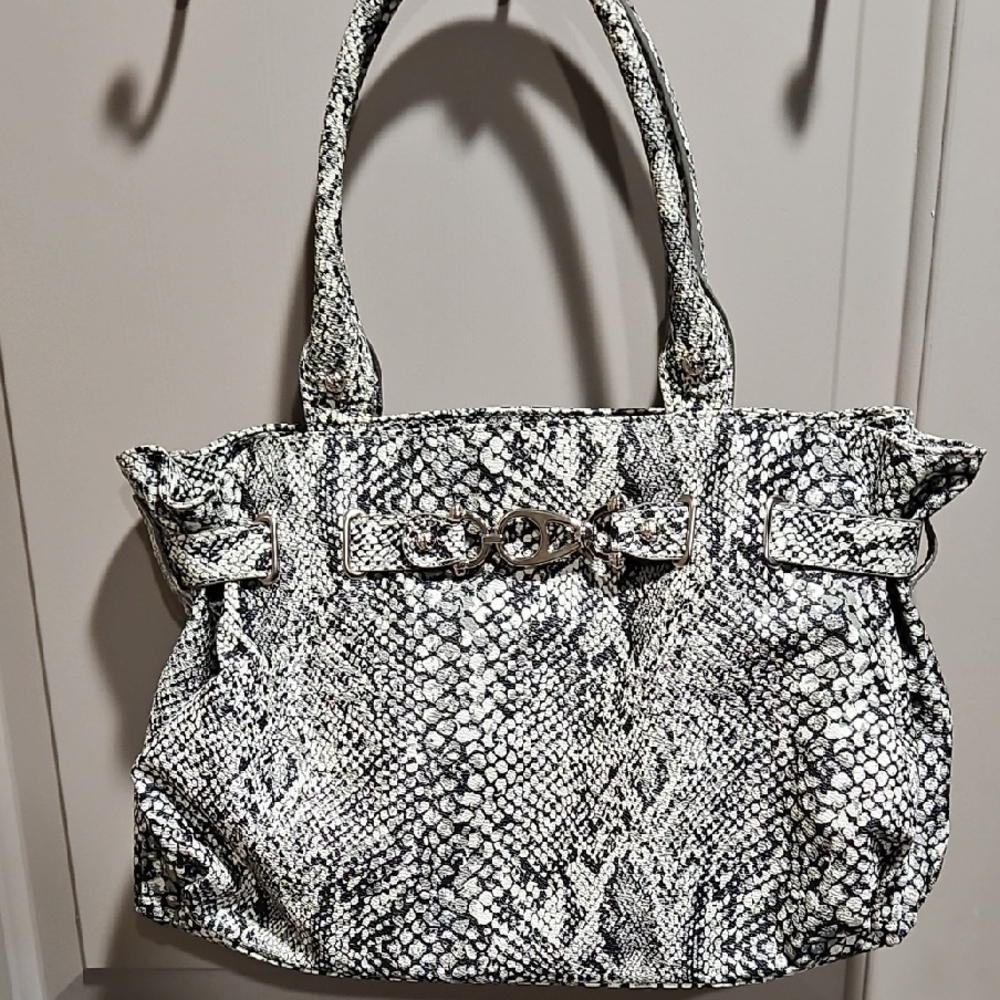 NY Collection Monochrome Snake Print Shoulder Bag